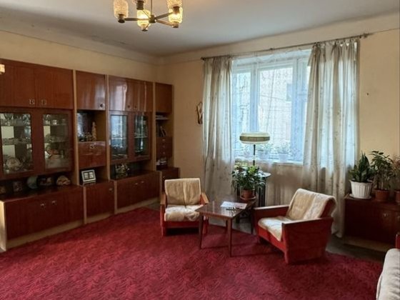 Продам  простору великогабаритну квартиру в центрі міста Луцк