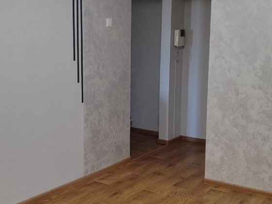 Продам двокімнатну квартиру р-н автовокзалу Кривий Ріг