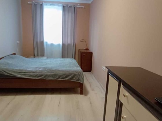 Простора 2 кімн кв. 1 високий поверх., парковка. Поруч школа. З газом! Ирпень