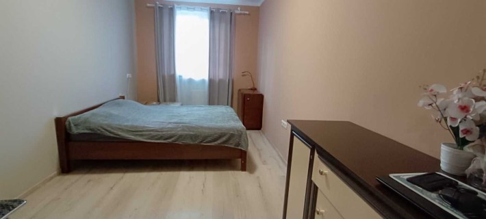 Простора 2 кімн кв. 1 високий поверх., парковка. Поруч школа. З газом! - фото 1