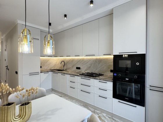 Ексклюзивна 2 кімнатна із функцією 3 кімнатної в центрі міста під ключ Ивано-Франковск