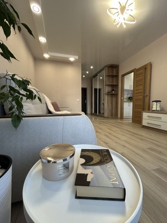 Світла квартира з ремонтом. Є балкон. - фото 1