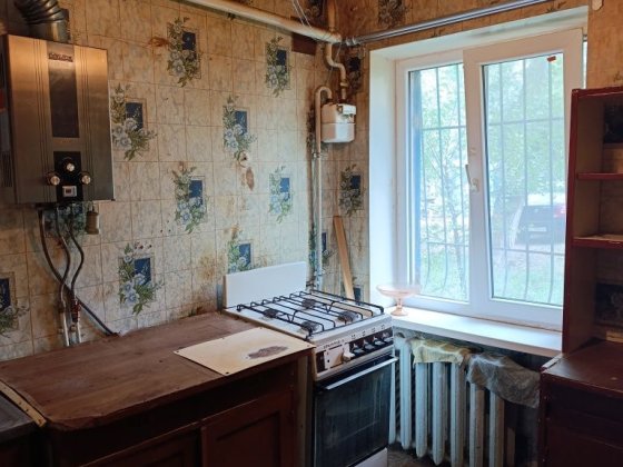 Продам 1к квартиру на  Едуарда Фукса 17 ,Автотехникум Кривой Рог