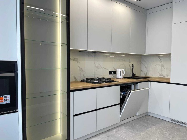 Вигідна 1кім з ремонтом та меблями  поруч центру ! - фото 1