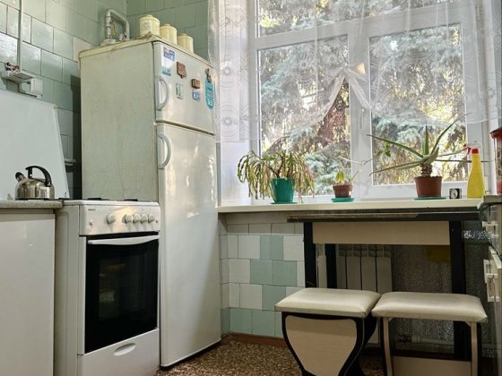 3-х сталинка 17 квартал, Каштанова, 30, все разд, 2 балкона Кривой Рог