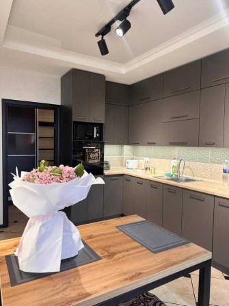 Продам 2-х кімнатну квартиру з ремонтом держпрограми - фото 1