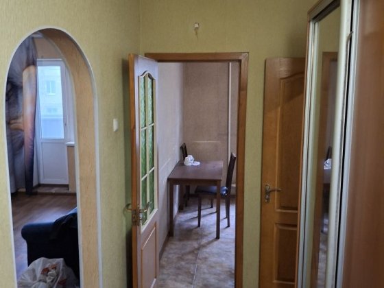 Продам однокімнатну квартиру на Молодіжному, зупинка Героїв України. Кременчуг