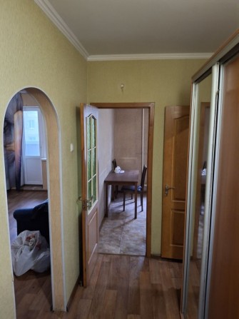 Продам однокімнатну квартиру на Молодіжному, зупинка Героїв України. - фото 1