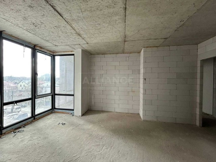 Класна 2км квартира біля озера в обжитому будинку - фото 1