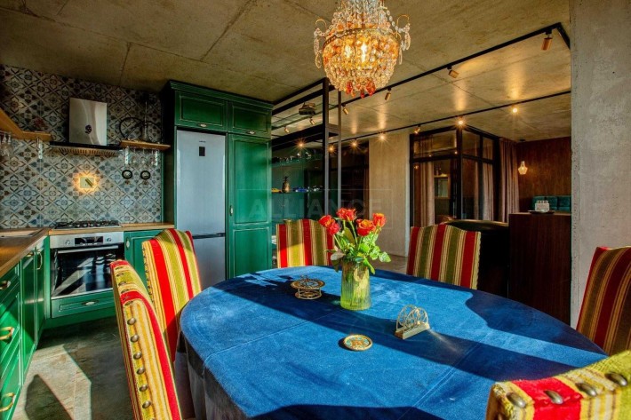 Шикарна квартира з дизайнерським ремонтом - фото 1