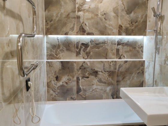 Продаю квартиру однокомнатную с капитальный ремонтом Кривий Ріг