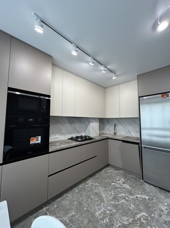 Квартира з новим та якісним ремонтом! Швидкий виїзд на Київ! - фото 1