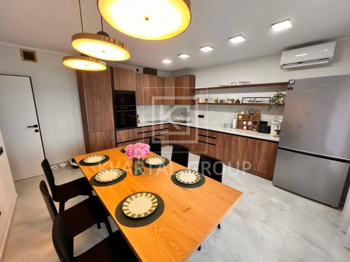 Видова 3-кімнатна квартира з ремонтом у центрі Ірпеня! - фото 1