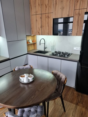 ЮТЛАНДІЯ-1, дворівнева, трикімнатна. ВЛАСНИК. - фото 1