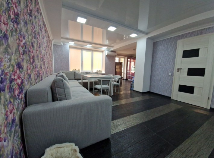 Продам 4кімнатну квартиру. 175кв.м.Центр.Власник - фото 1