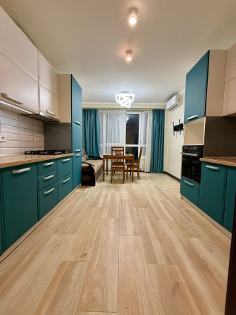 2к квартира з якісним ремонтом і терасою в центрі міста. Газ, оф. 2% - фото 1