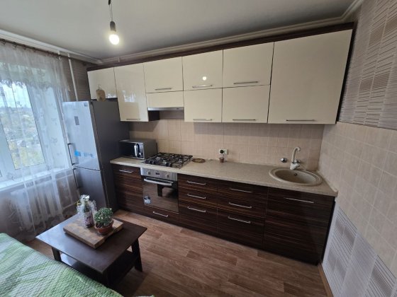 Продам 1 кім велику распашенку 17 квартал колачевського лютого 8 лікар Кривий Ріг