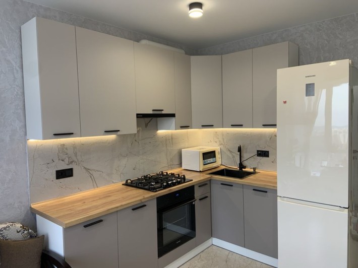 Євро 2-к з ремонтом в центрі міста! Заселений будинок! Газ! - фото 1