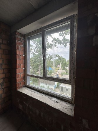 Квартира-студія у цегляному будинку. Готова під ремонт - фото 1