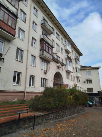 Продам 2 кім.  квартиру в центрі Луцька по вул. Винниченка - фото 1