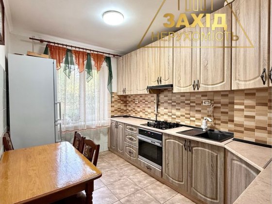 2 кімнатна 49 кв.м р-н Північного ринку, просп. Відродження Луцк