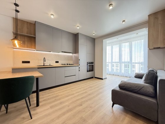 1-Кімнатна «На Щасливому» 46 кв.м. Гардеробна! Диван! Велика кухня! Рівне