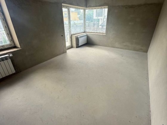 V Продаж 1 км квартири в новобудові Рівне