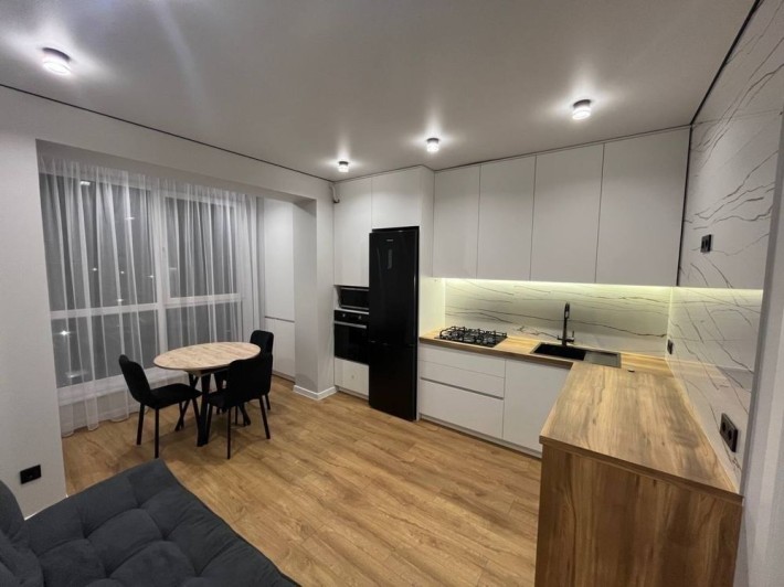 V Укомплектована квартира в новобудові - фото 1