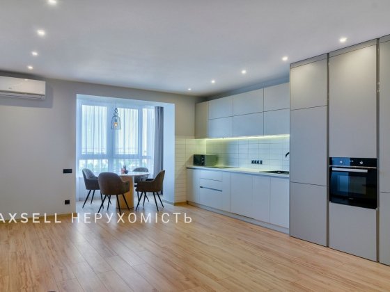 Продам квартиру з дизайнерським ремоном в центрі в новобудові Сумы