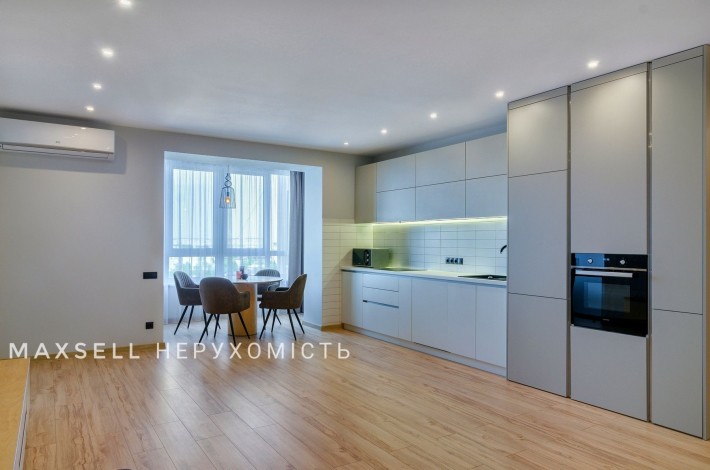 Продам квартиру з дизайнерським ремоном в центрі в новобудові - фото 1