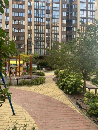 ПРОДАМ ДЕШЕВО 2-х кім. кв. -75 М2, здана  –ЦІНА  830 $ за М2. - фото 1