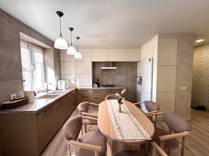 Простора 3-кімнатна квартира з автономним опаленням - фото 1