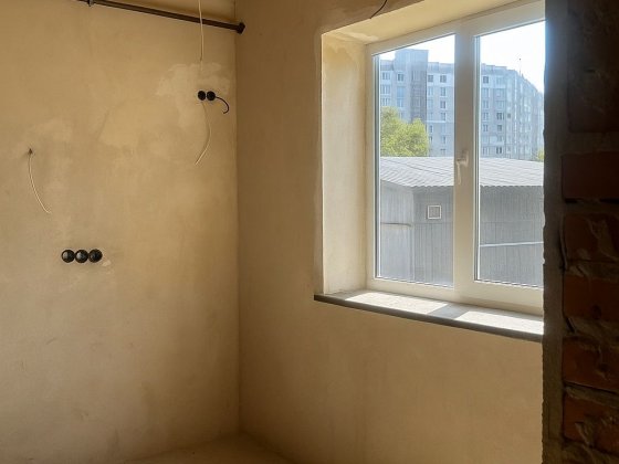 Однокімнатна з землею. Телефонуйте вже! Ровно