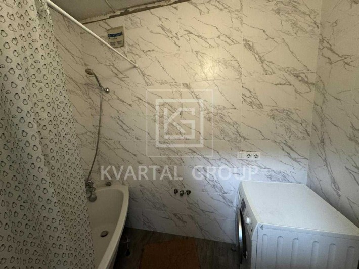 Простора однокімнатна квартира з ремонтом та балконом,В гарній локації - фото 1