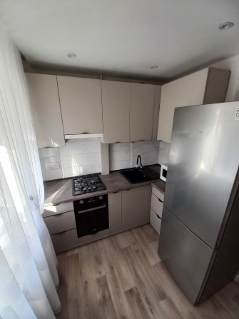 Продам 2 кімнатну квартиру в центрі міста - фото 1