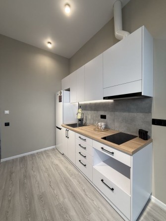 Бізнес проект! Квартира студія з сучасним ремонтом та терасою - фото 1