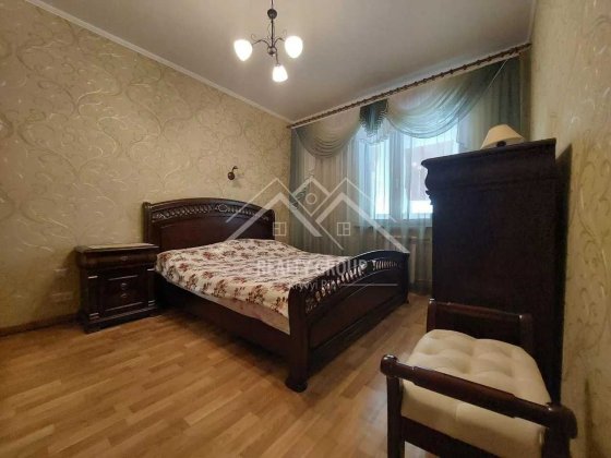 Продаж 4к "чешки" з меблями та технікою в ЦМ р-ні по вул.Українській Кривой Рог