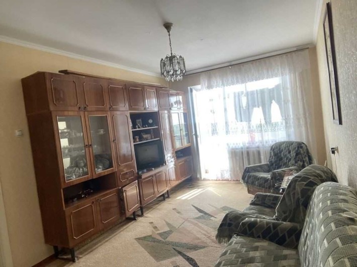 р 1-кімнатна з балконом та меблями у тихому районі - фото 1