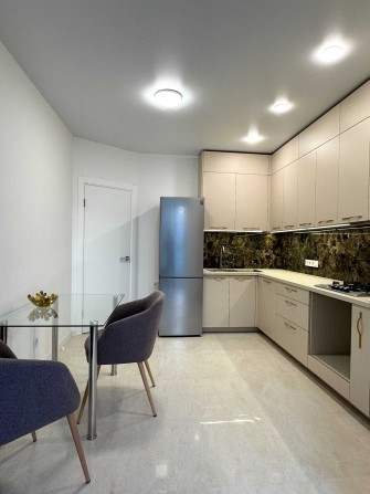 1-кімнатна новобудова на Щасливому! РЕМОНТ! 5 поверх з 9ти. Площа 45м2 - фото 1