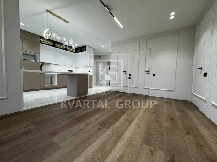 В продажу ВЕЛИКА квартира+Кухня вітальня в ЖК Нові Метри Парк - фото 1