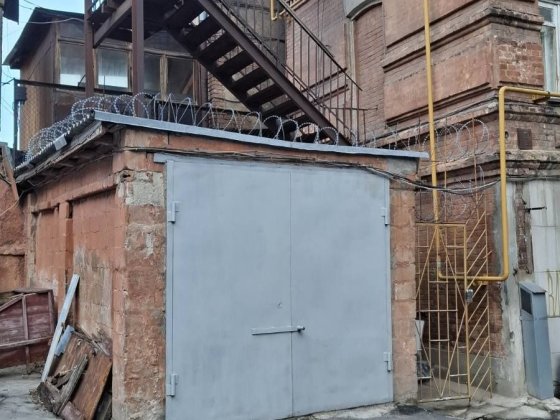 Сдам гараж на углу пр.Яворницког и ул.Гоголя 2300о Днепр