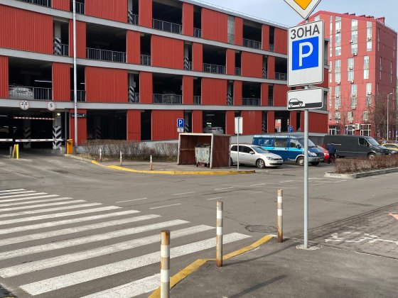 Червоний паркінг Комфорт таун. Регенераторна ,4. пряме паркомісце. Киев