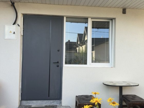 Продаю квартиру в приватному секторі Ровно