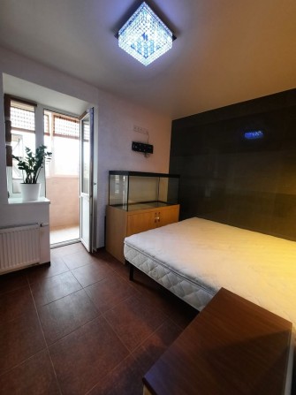 Продаж 2к квартири з дизайнерським ремонтом! Все залишається! На Газу! - фото 1