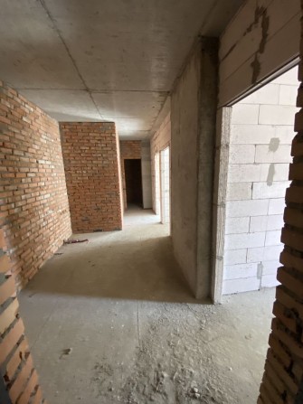 ТЕРМІНОВИЙ ПРОДАЖ! Двушка без ремонту! Площа - 64м2! - фото 1