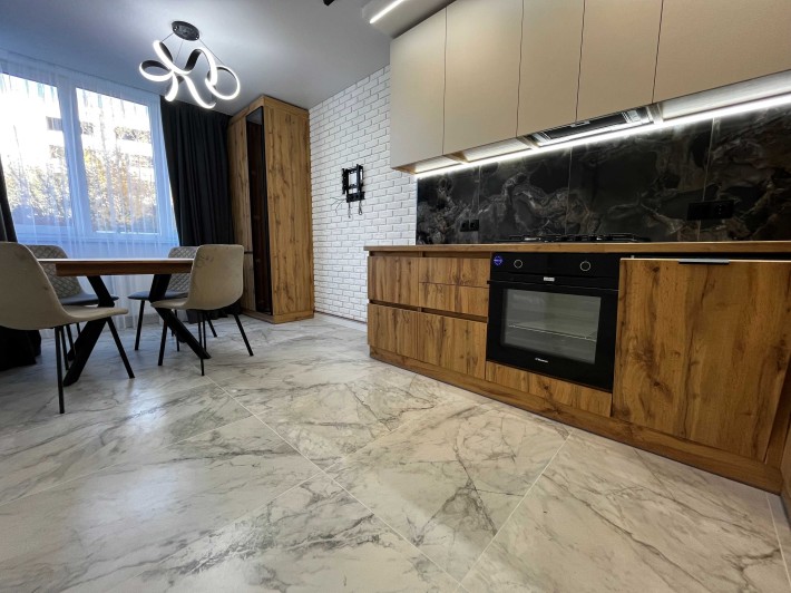 Продам 2 кімнатну квартиру неподалік центру - фото 1