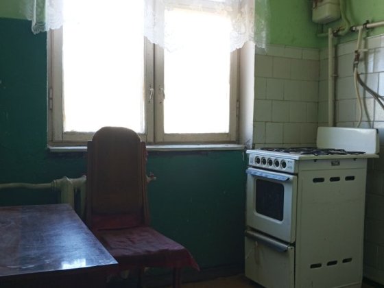 Продам на 44 кварталі 1 кімнатну квартиру по червоній лініі Кривой Рог