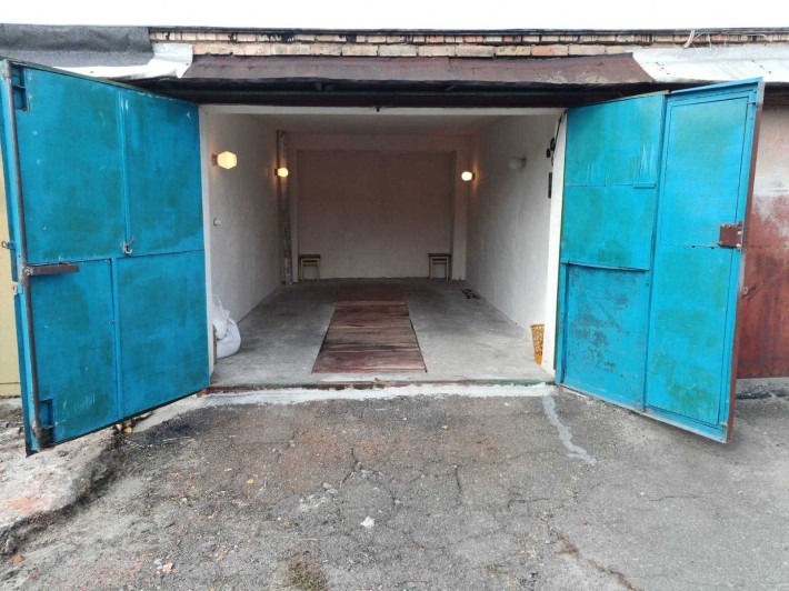 Здам сухий капітальний гараж з ямою та підвалом 36 м*2 - фото 1