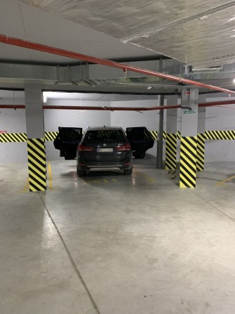 Паркоместо на Каманина 44 Жемчужина - фото 1