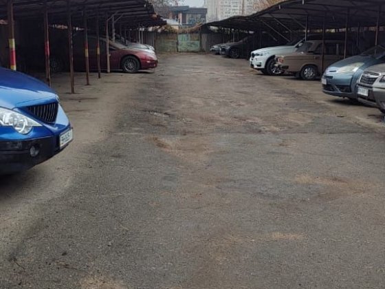 Продам місце на автостоянці Одесса